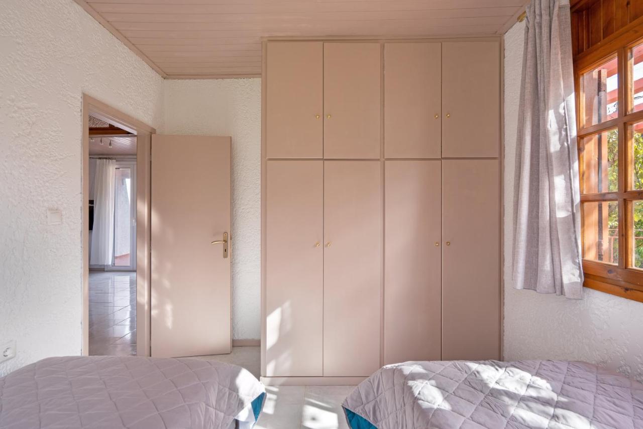Salty Pebble House Holiday home *