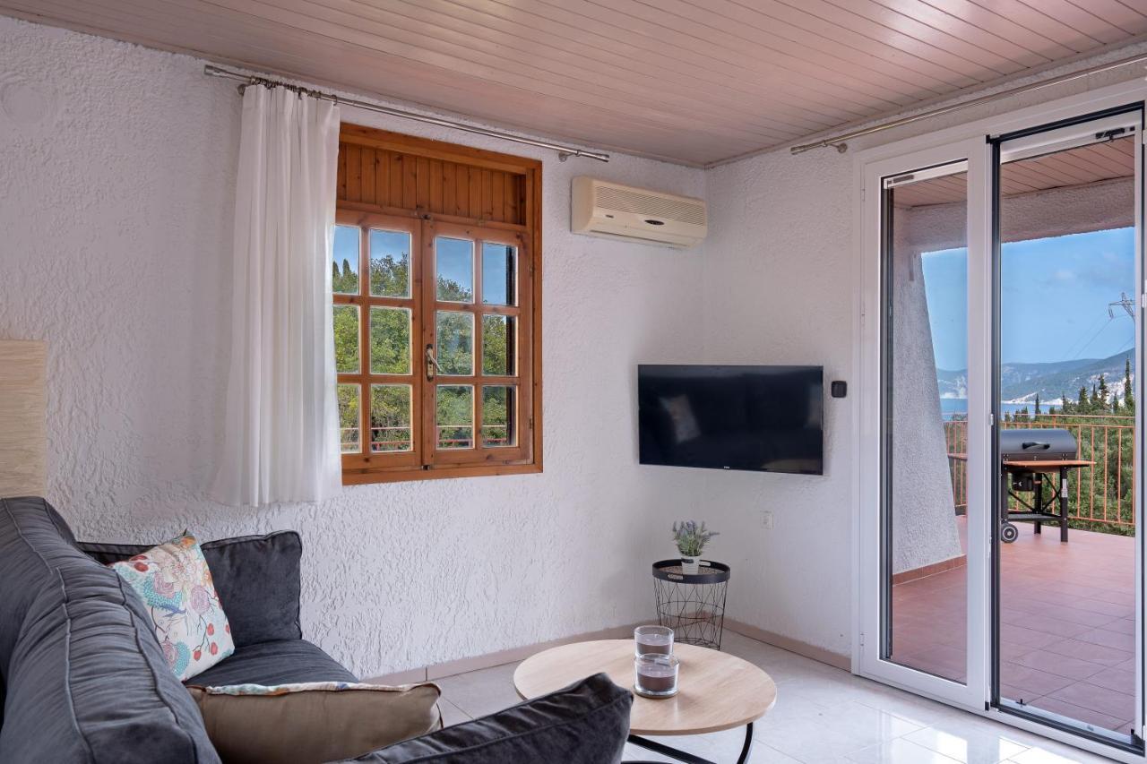 Salty Pebble House Holiday home *